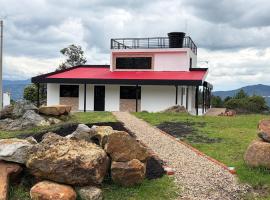 Villa El Encanto Casa campestre con fogata y vista, Hotel in Tinjacá