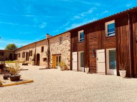 Two Holiday Homes with 6 Bedrooms, Air Con & Private Heated 10x4M Salt Water Pool - 40 Mins from Bergerac, hotell sihtkohas Capdrot