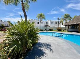 Relaxing 3BR Vacation Home w Pool, BBQ, King Suite Near Beach Nuevo Vallarta, hotelli kohteessa Jarretadera
