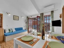 Authentic Hideaway by Riva with Free Parking