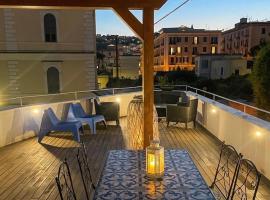 Casa con terrazza esclusiva vicino al mare Domus Neapolis Happy Holiday, hôtel à Naples