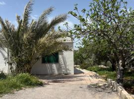 Featured House Furnished Independent for Rent, khách sạn ở Ajloun