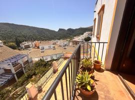 2 bed apartment in Benahavis, hotel en Benahavís