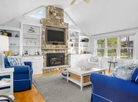 Walk to Beach and Town, Hot tub, Sleeps 8, Pet Friendly