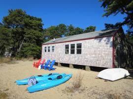 Waterfront Chatham Retreat w/ WiFi Privacy, hotel v destinaci Chatham