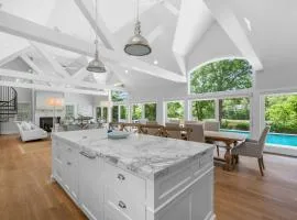 Bay Breeze Escape—Pool, Game Room Views