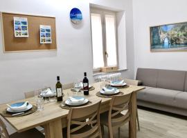 Appartamento a 5 minuti dal mare con terrazza e parcheggio privato، فندق في فاليرنا