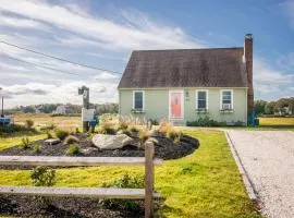Spacious Coastal Cape—Beach Kayak Access