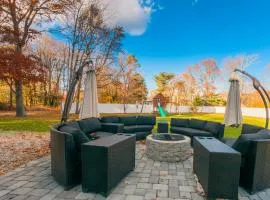 Mid-Cape Oasis – Fenced Yard Outdoor Fun
