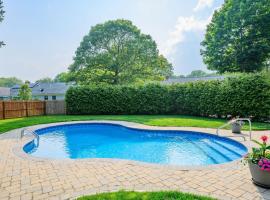 Family Tides: Private Retreat with Pool Hot Tub, khách sạn ở Hyannis