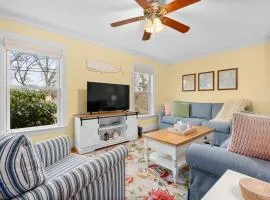 5 minute walk to Gray Gables Beach