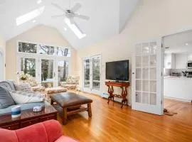 Sandy Spot: Walk to Beach, Sleeps 10