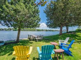Vacation Bliss: Bay Views Beach Access, hotel en Buzzards Bay