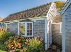 Serenity - Cozy Beachfront Charm Awaits