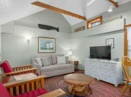 Stay at The Salt Box - Steps from the Sea