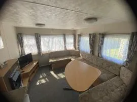 Little Gem 2 bed - 5 berth caravan on popular California Cliffs