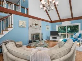 Cape Cod Escape – 1 Mile to Beach, A/C Grill