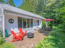 Pet-Friendly Cape Escape Near Beach Dining