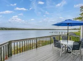 Peaceful Covefront Cottage Retreat in Eastham