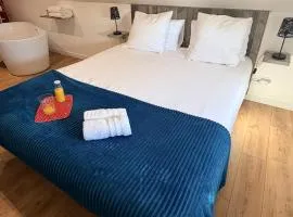 Aux Charmes-Suites cosy et independantes equipees d un frigo, micro ondes et nespresso