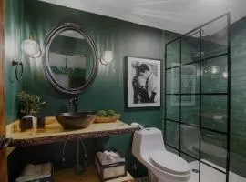 The American Hotel Suite 6 Steps to beach