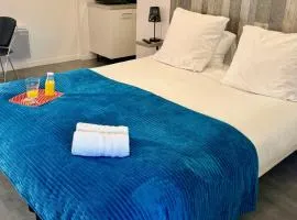 Aux Charmes-Suites cosy et independantes equipees d un frigo, micro ondes et nespresso