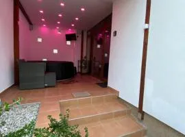 FLÓRA VENDÉGHÁZ A BALATONNÁL