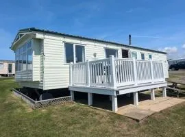 Cabin Sleeps 8 with Pool and Lake Views