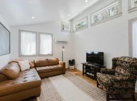 Cozy recreation home with full kitchen washer & dryer private lot and WIFI