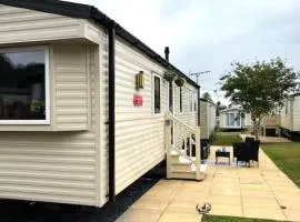 Peaceful 8-Berth Caravan Retreat Pet Friendly - Malvern View Holiday Park