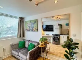 Cosy 1 Bedroom Flat with Smart TV in Central Andover
