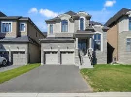 Modern-Detached 5 Bedroom100 Spotless-Sleeps 13