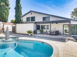 Less Than 2 Mi to CSUN! High-End Retreat with Outdoor Oasis