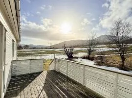 Cozy House by the Lake