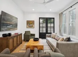 Contemporary Savannah Retreat Near Forsyth Park