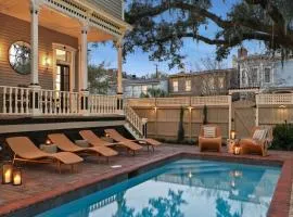 Large Contemporary Savannah Retreat Near Forsyth Park