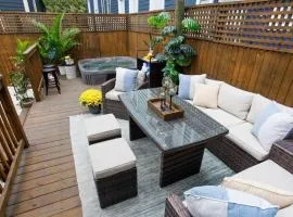 Renovated Victorian District Home Hot Tub
