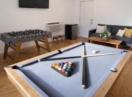 Game Room Near Yale, viešbutis mieste Hamdenas