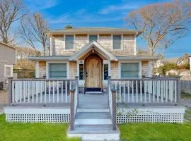 Charming 3BR Cottage Near the Beach with Deck