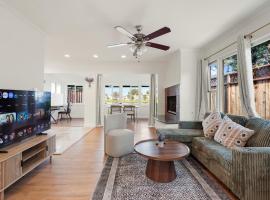 Lakefront 2BR Lavender Home with Patio and Water Views, Hotel in San Mateo