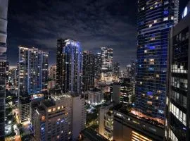 4 bed full condo in Miami with skyline & sea view