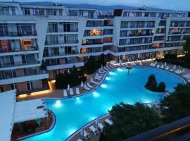 Luxury Penthouse Studio with Outdoor Hot Tub and Panoramic Views