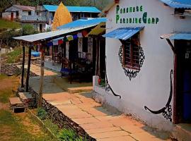 Paradise camp lodge & restaurant, hótel í Kāskī