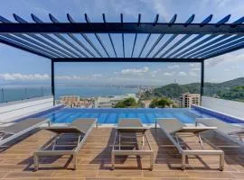 Ocean View Retreat-Rooftop Deck & Panoramic Views