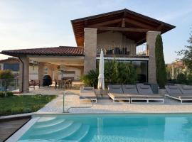 Pool Villa Lazise, hotel a Lazise