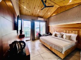 Mussoorie में, होटल Queen Hills Resort and Hotel By Edge Group - Rooftop Restro, Balcony View