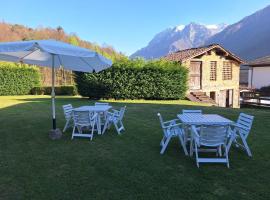 CASA PIER Tra montagne e lago con giardino e parcheggio, hotell sihtkohas Taceno