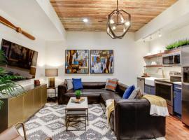 Contemporary 2BR Condo Heart of Savannah, hotel a Savannah