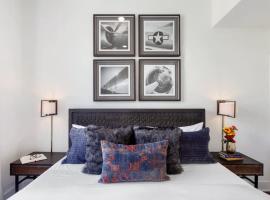 Contemporary 3BR Condo Heart of Downtown Savannah, hotel a Savannah