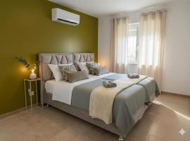 Villa Lady Rose - 7 Suites Privatives & Climatisées - Proche Nîmes, hotel a Caissargues